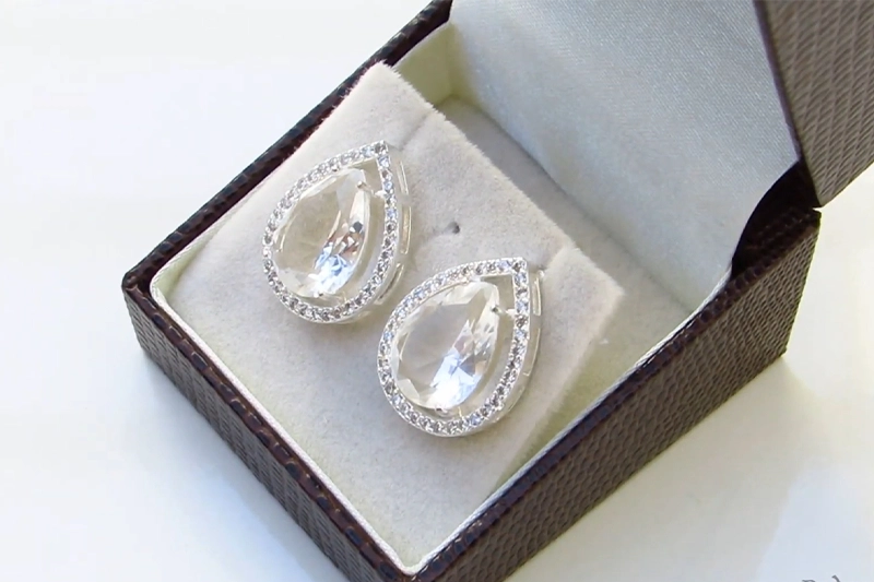 Brincos com Pedras de Zircônias Brincos com Pedras de Zircônias