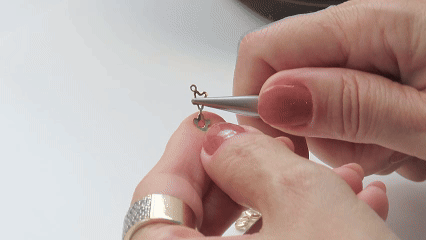 Jeito certo de montar pingentes de caixa para semijoias Jeito certo de montar pingentes de caixa para semijoias