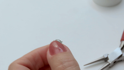 Faça a cravação com delicadeza Faça a cravação com delicadeza